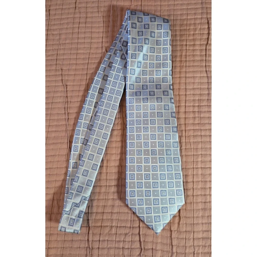 Donald J Trump Signature Gold Bar Collection 100% Silk‎ Square Necktie Silver